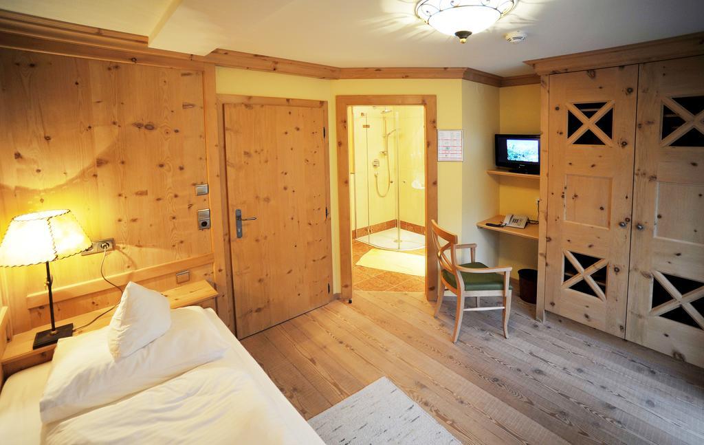 Thermal-Badhotel Kirchler Tux Habitación foto
