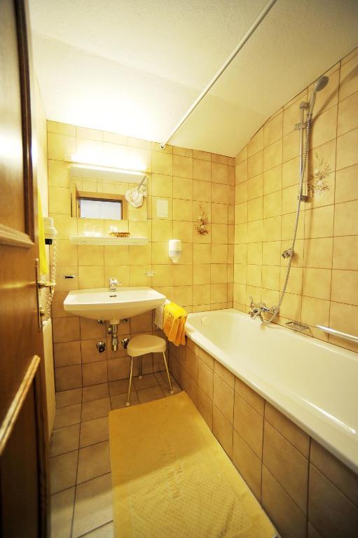 Thermal-Badhotel Kirchler Tux Habitación foto