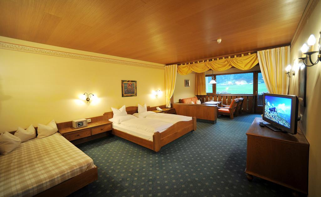Thermal-Badhotel Kirchler Tux Habitación foto