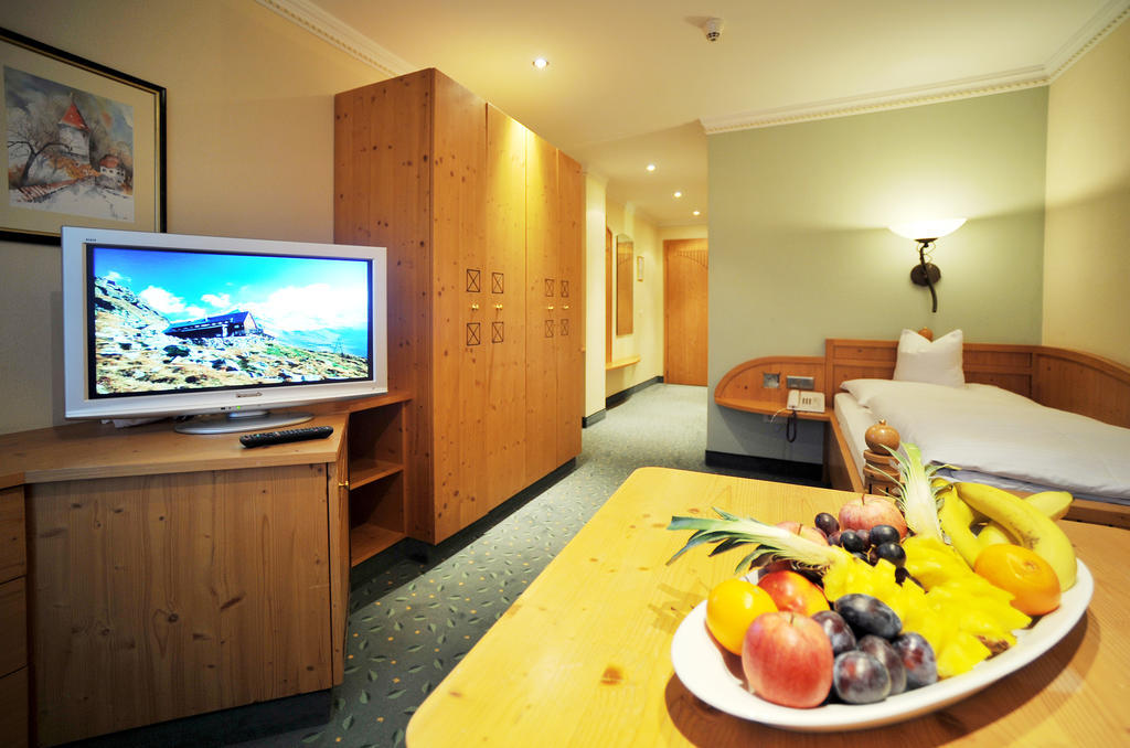 Thermal-Badhotel Kirchler Tux Habitación foto