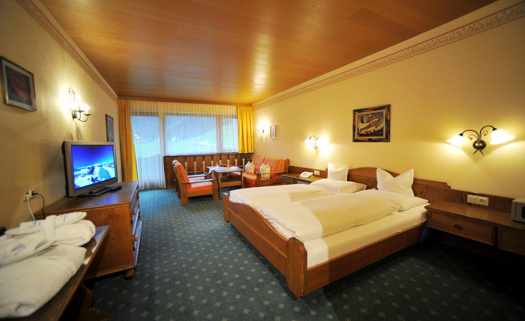 Thermal-Badhotel Kirchler Tux Habitación foto