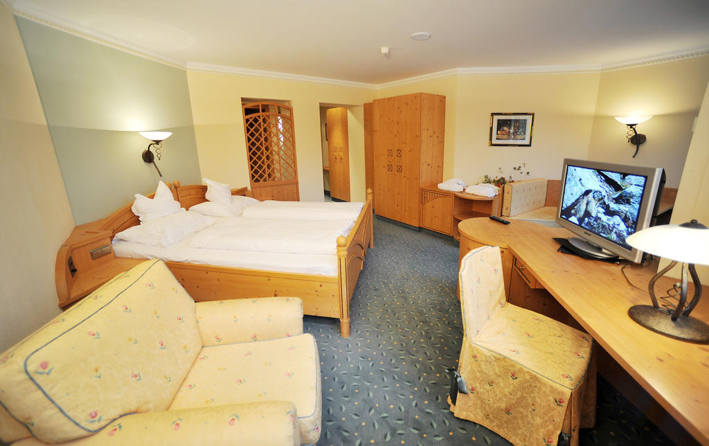 Thermal-Badhotel Kirchler Tux Habitación foto